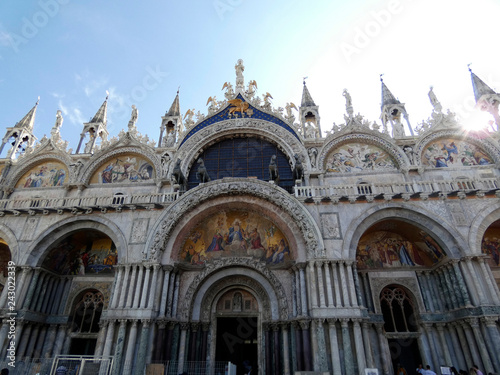 Catedral y bas  lica de San Marcos  principal templo cat  lico de la ciudad de Venecia  Italia  y obra maestra de la arquitectura bizantina en el V  neto.