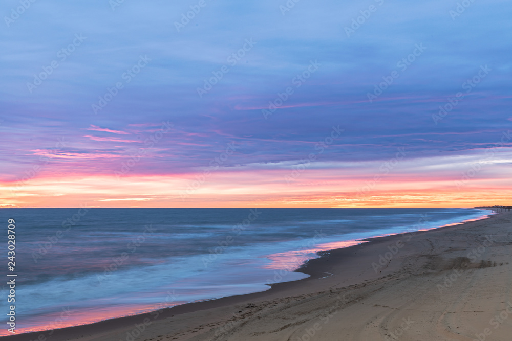 Φωτογραφία Sunrise along the Atlantic Ocean in Virginia Beach at Little Island Park in Sandbridge
