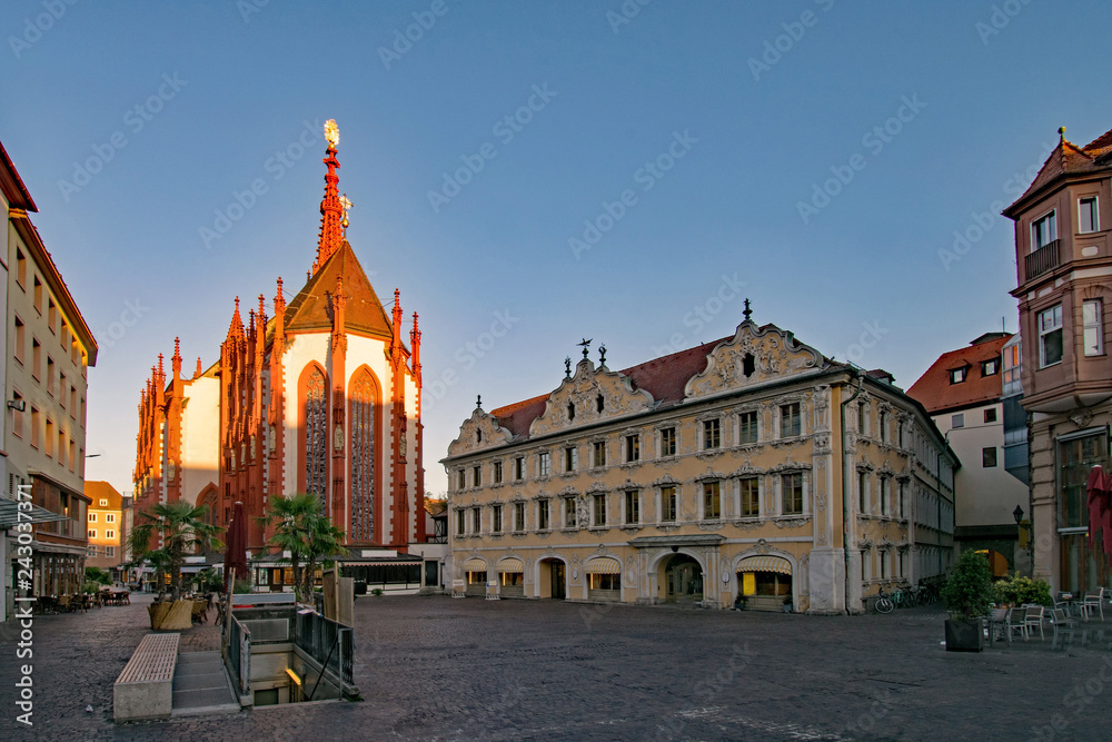 Rokokofassade und Marktkirche am Marktplatz in Würzburg, Unterfranken, Bayern, Deutschland 