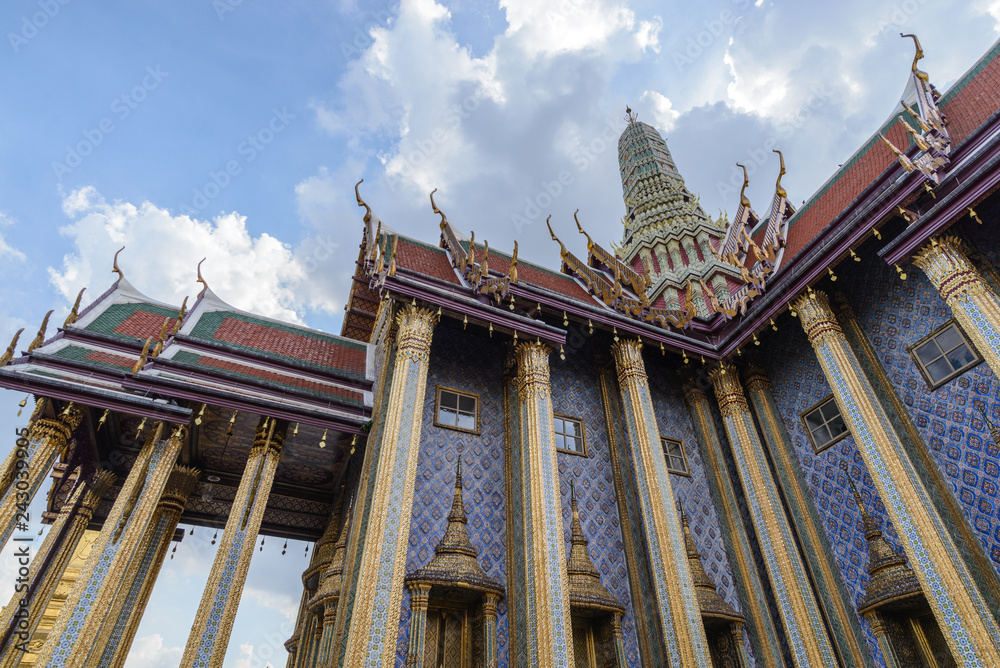 Prasat Phra Thep Bidon (Panteón Real) en Wat Phra Kaew, Gran Palacio Real en Bangkok, Tailandia