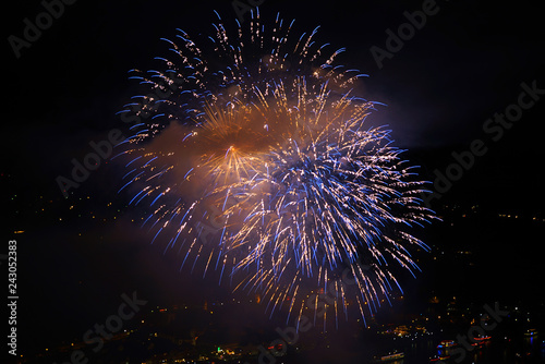 Feuerwerk hinter Wolken - Rhein in Flammen