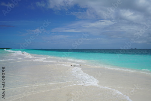 Fototapeta Naklejka Na Ścianę i Meble -  Amazing view of a beach in the Maldives