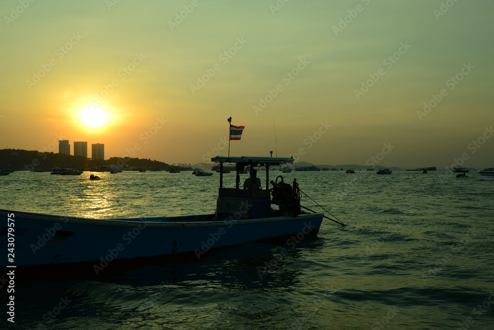 Sonnenuntergang an der Küste Thailands