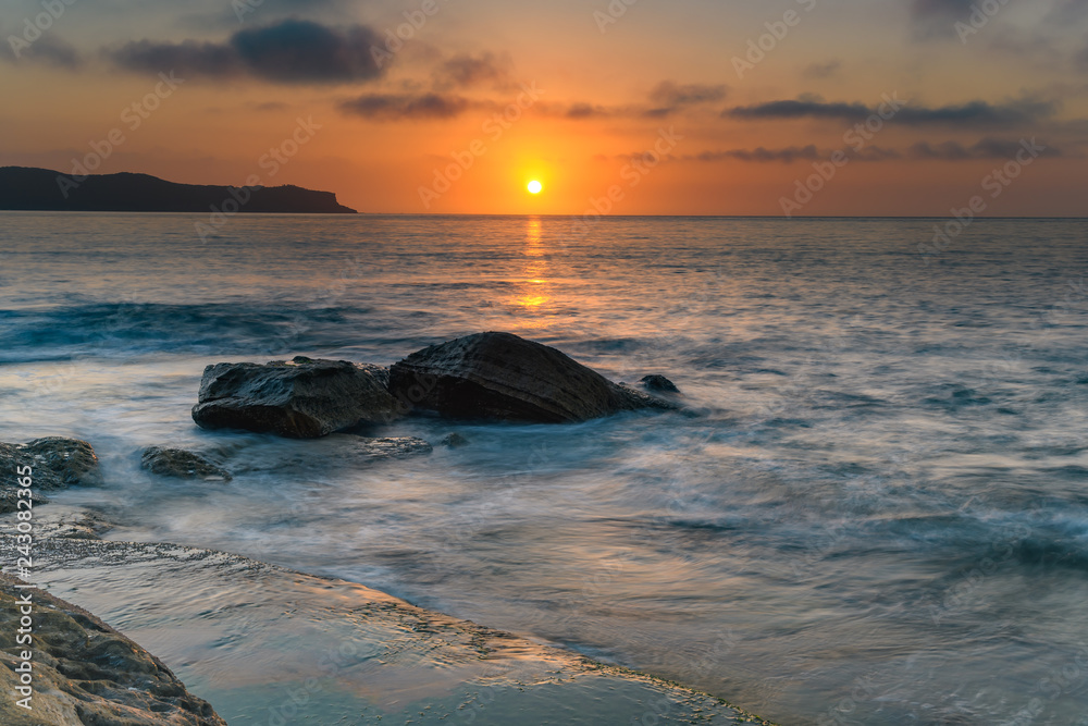 Obraz premium Sunrise Seascape with Clouds