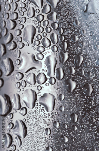 Shining texture of water droplets