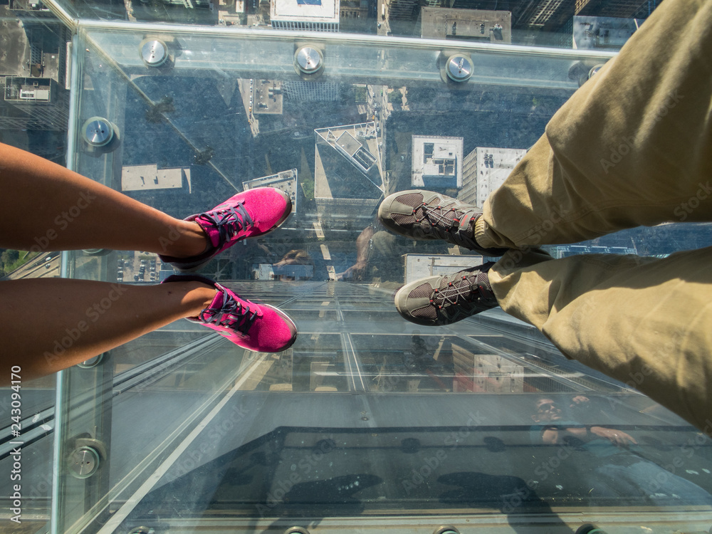 Tourists posing on a glass floor - obrazy, fototapety, plakaty 