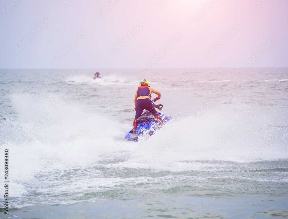 Obraz premium Young guy riding on the jet ski in gulf of Siam
