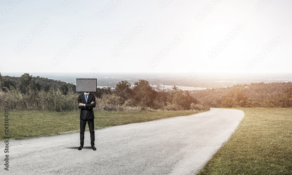 Obraz premium Businessman with TV instead of head.