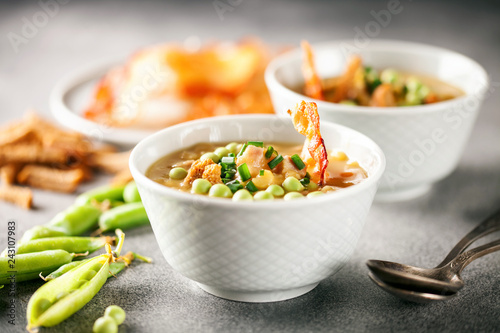 Pea  soup with bacon