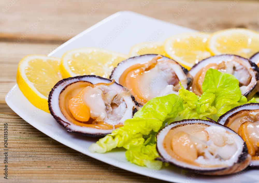 Raw bivalve shellfishes with lemon