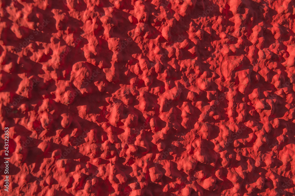 Fondo rojo/ fondo con una pared pintada de color rojo con texturas rugosa