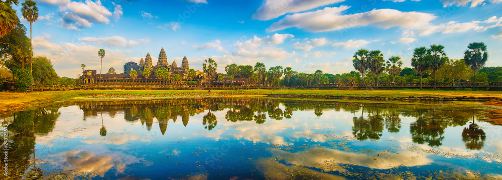 Naklejka premium Angkor Wat temple at sunset. Siem Reap. Cambodia. Panorama