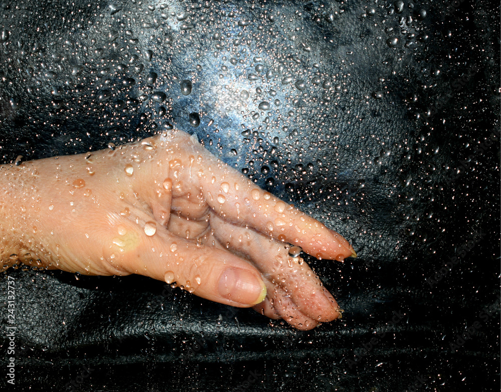 Fototapeta premium hand in water