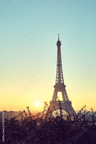 Tower Eiffel during sunrise on trocadero © LR Photographies
