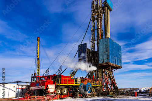 mobile drilling rig oil production well construction