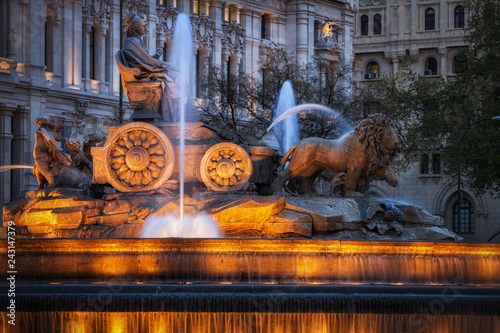 Fototapeta Naklejka Na Ścianę i Meble -  Cibeles Fountain at Night in Madrid