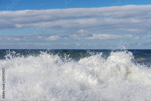 Splashing white wave © Luka