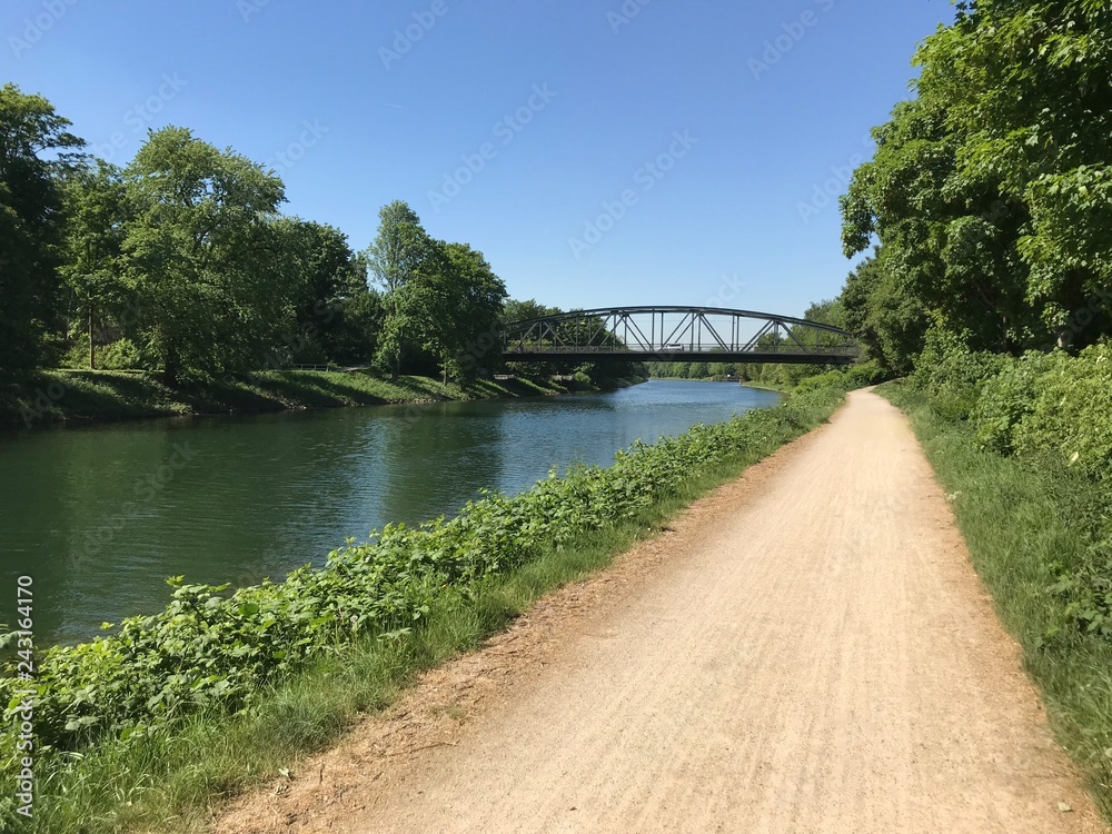Fototapeta premium Rhine Herne Canal bike path
