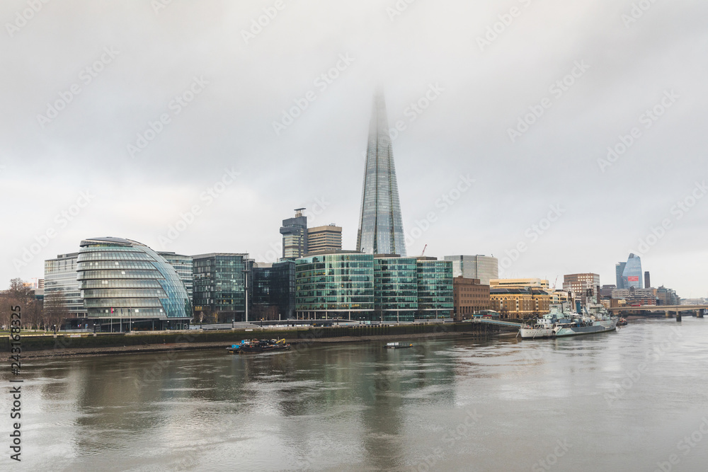 Obraz premium London, view of the city with skyscrapers and fog