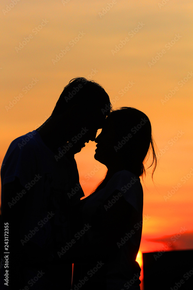 romantic silhouette of a pair of lovers