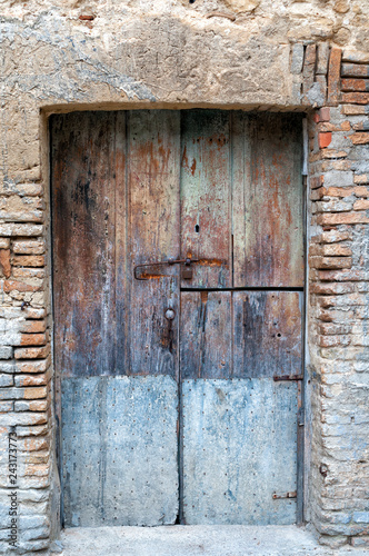 old door in the Baresano stone, matera. © zenzaetr