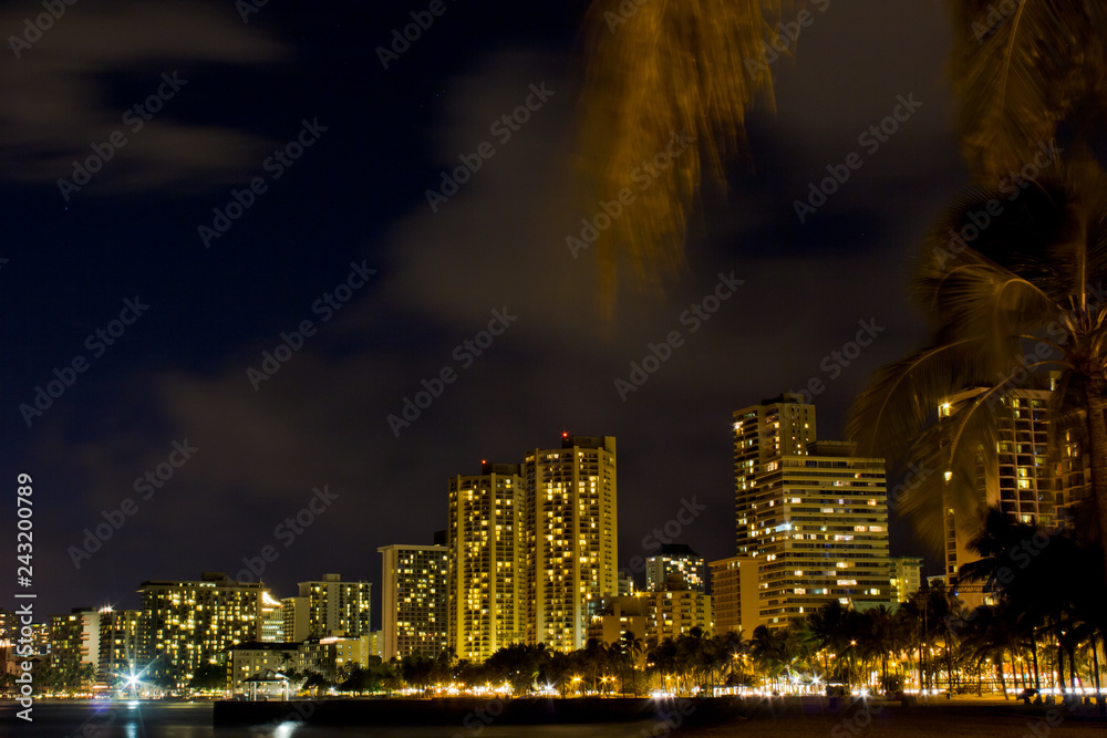 Obraz premium Honolulu bei Nacht Hawaii, Oahu