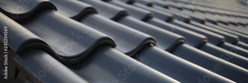 Dachdecker Handwerk Logo liefern für Ziegeldach Haus. Dachdecken in schwarzer Dachziegel Tradition. Ton Ziegel Textur Banner photo