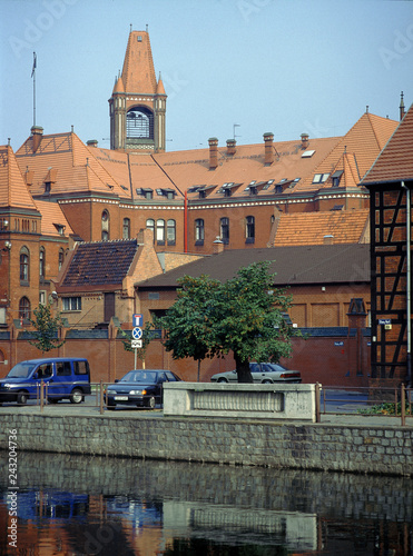 Tapety artystyczne Bydgoszcz, Main Post building and Brda river