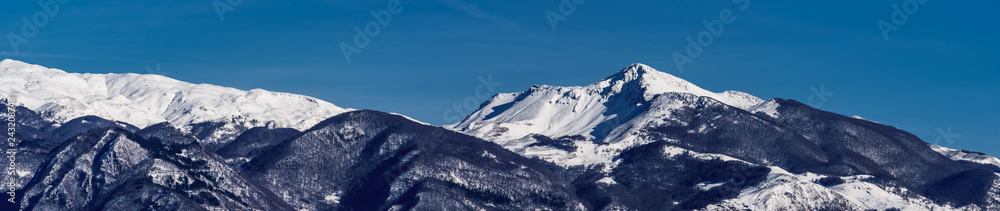 wide winter panorama of the Italian Marsicani mountain range