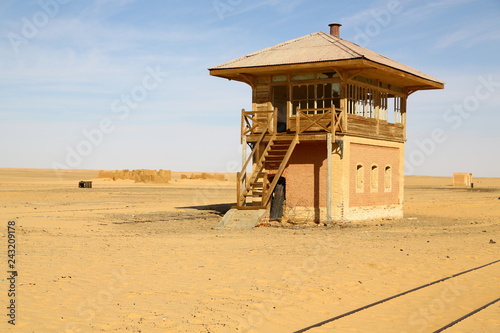 in the desert the old station six © lkpro