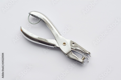 Metal single hole punch