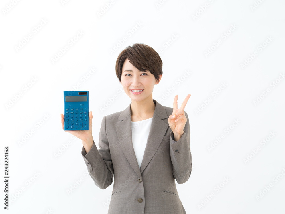 電卓を持つ女性 電卓を持つ女性