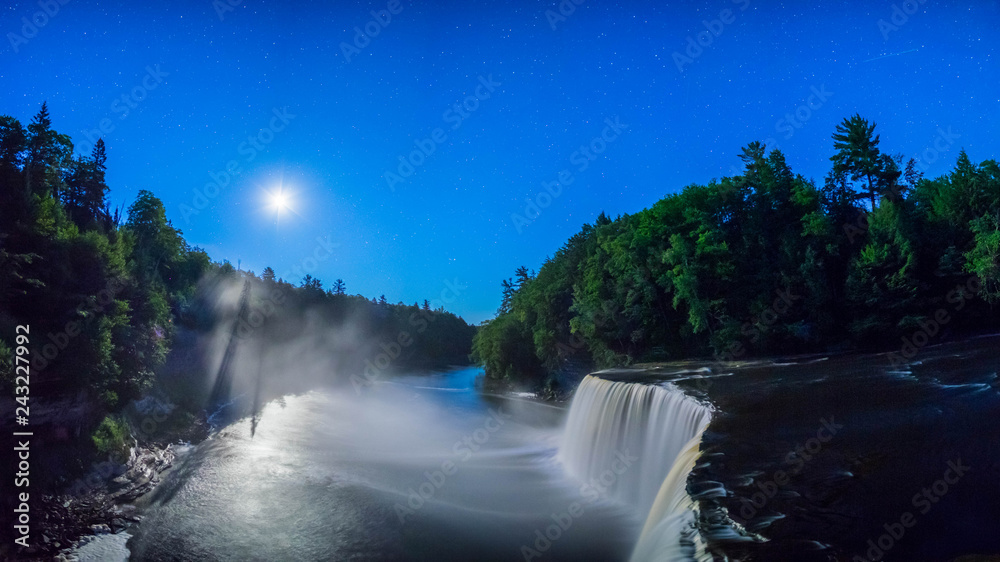 Fototapeta premium Michigan's Tahquamenon Falls by Moonlight