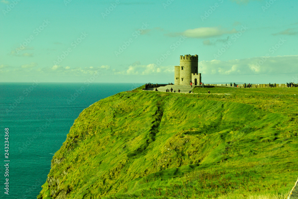 torre en acantilados de Moher