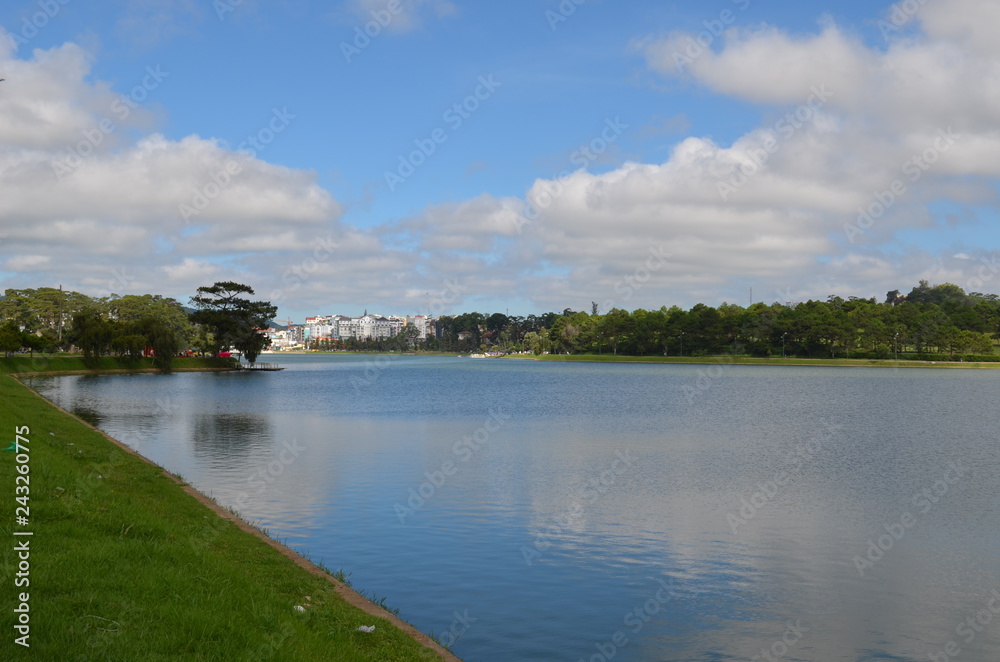 Fototapeta premium Beautiful lakeview in Vietnam