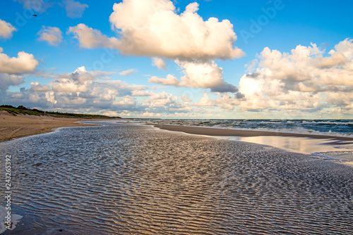 Fototapeta Naklejka Na Ścianę i Meble -  lonesome beach of the Baltic Sea with blue sky and clouds