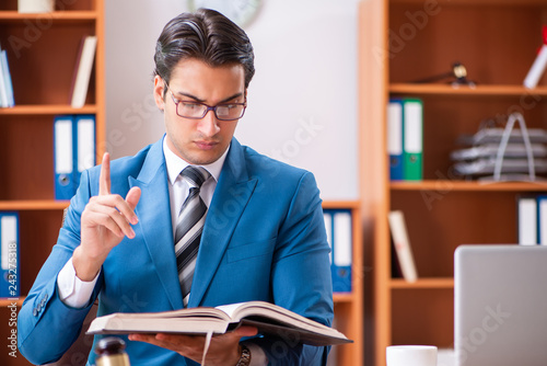 Quadro su tela Lawyer working in the office