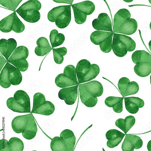 Fotografía Seamless pattern with watercolro clover. Green four leaf clover