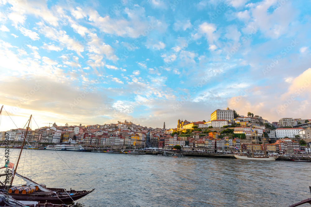 Fototapeta premium ポルト(ポルトガル)の夕景