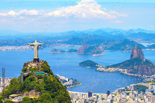 Photo Aerial view of Rio de Janeiro with Christ Redeemer and Corcovado Mountain