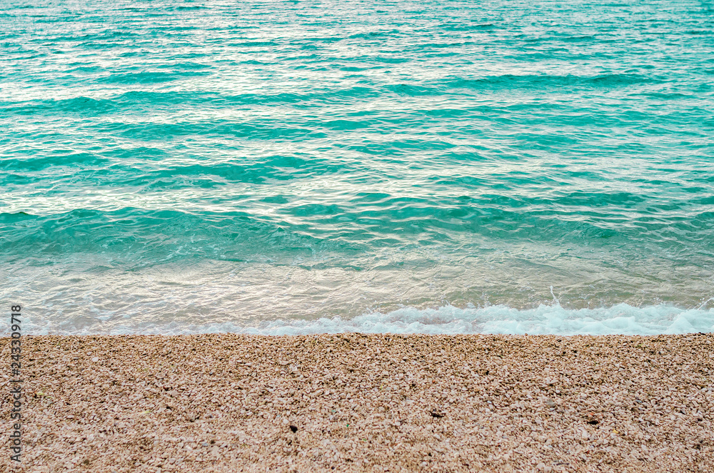 Obraz premium Sea surf on a stony beach.