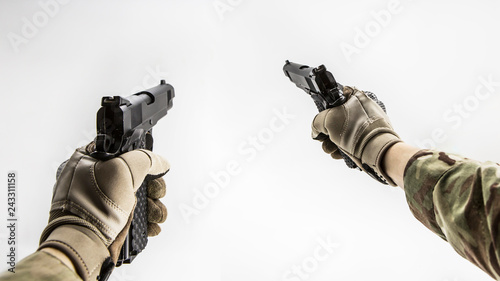 Obraz na płótnie first person shooter shooting pistol
