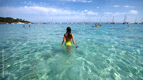 Wallpaper Mural baignade en eaux claires - porquerolles Torontodigital.ca