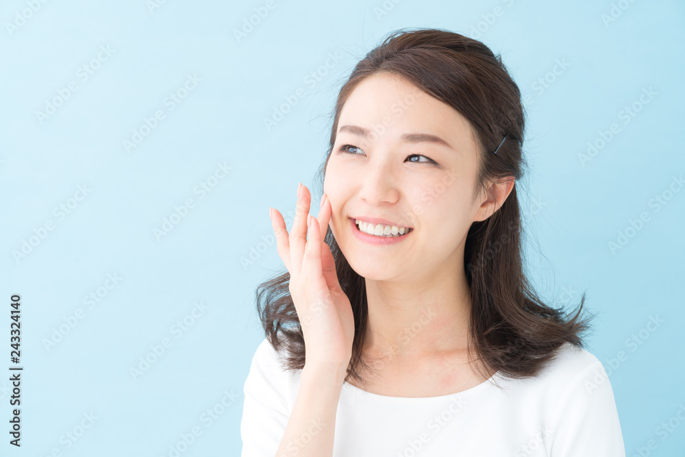 ビューティー・女性・ブルーバック