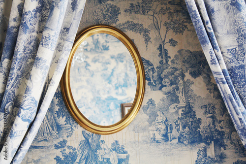 Obraz na płótnie Venice / Italy - February 02 2018. Room with mirror in hotel in old Venetian style. Venetian architecture. w salonie