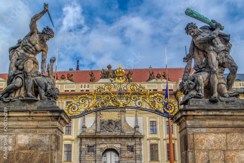 Obraz na płótnie Statue of Battling Titan over the front gate of Hradcany Castle in Prague (Praha), Czech Republic w salonie