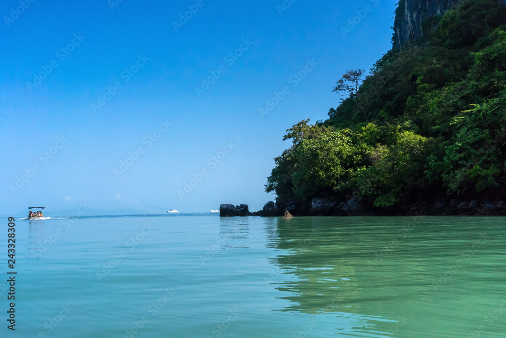 Obraz premium Morning boat trip in Khanom beach, Nakhon Sri Thammarat, Thailand