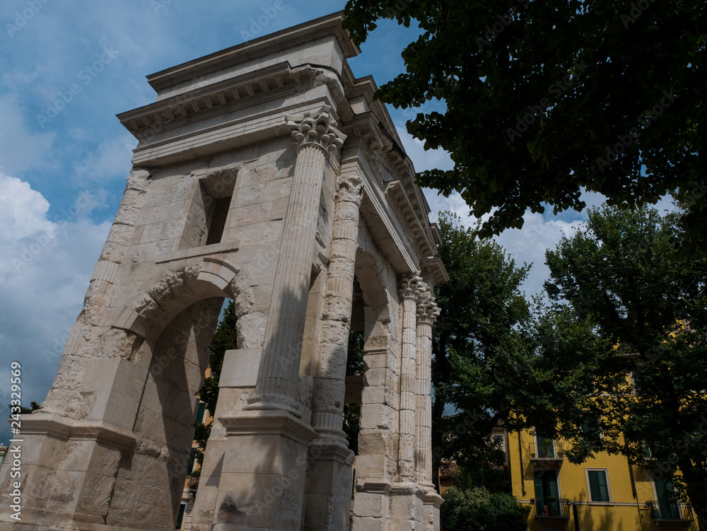 Arco dei gavi is a triumphal arch of the Roman period located in the city of love Verona, destination for all tourists in search of romance