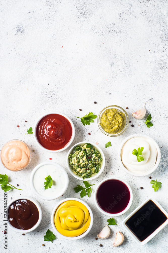 Sauce set assortment - mayonnaise, mustard, ketchup and others o Sauce set assortment - mayonnaise, mustard, ketchup and others o