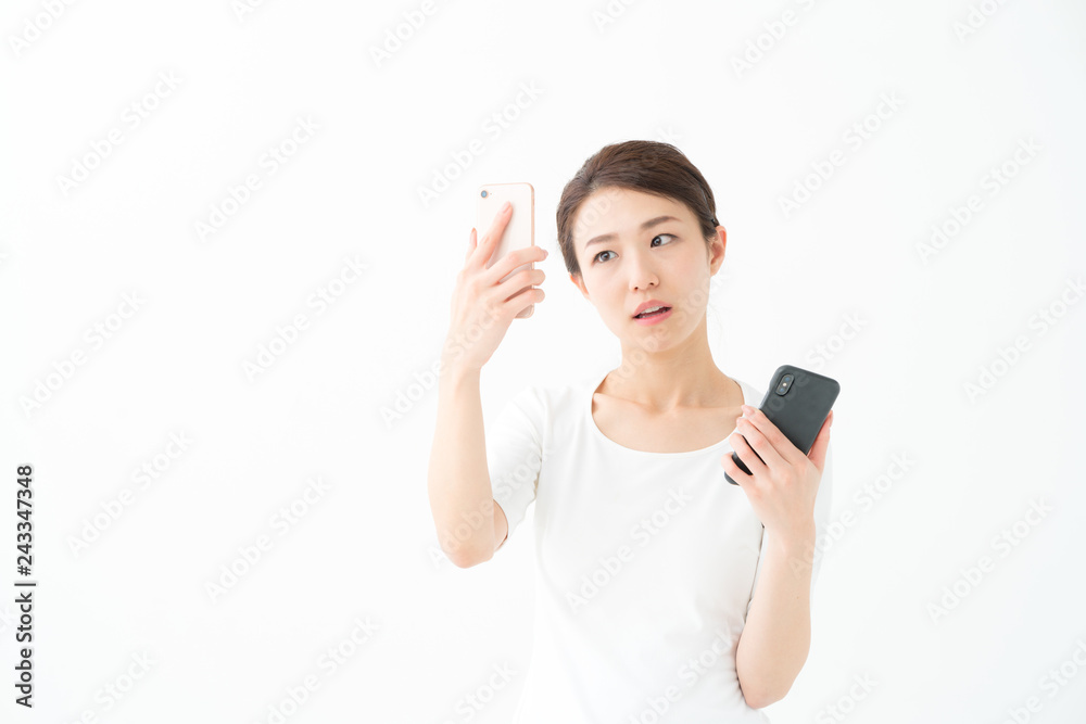 スマートフォン・比較・女性 スマートフォン・比較・女性